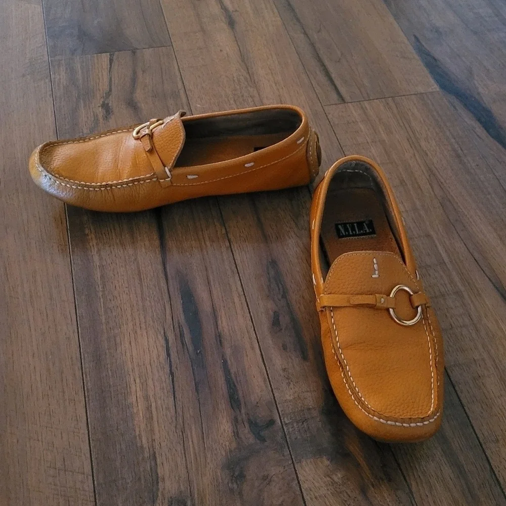 N.Y.L.A.‎ Tan Pebbled Leather Driving Loafers Silver Ring Detail Tan Shoes